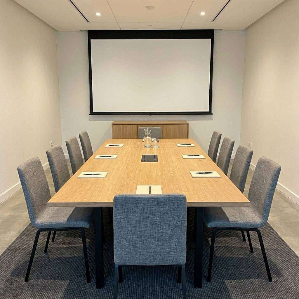 设计团队在写字楼办公推进会议室利用率时遇到团队跨楼层协作该怎么协调